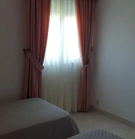 Emilia Primero Apartament *